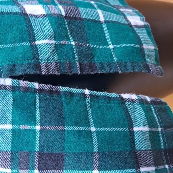Bridge Gate Women's green & white plaid flannel nightwear button-up shirt - Picture 3 of 6